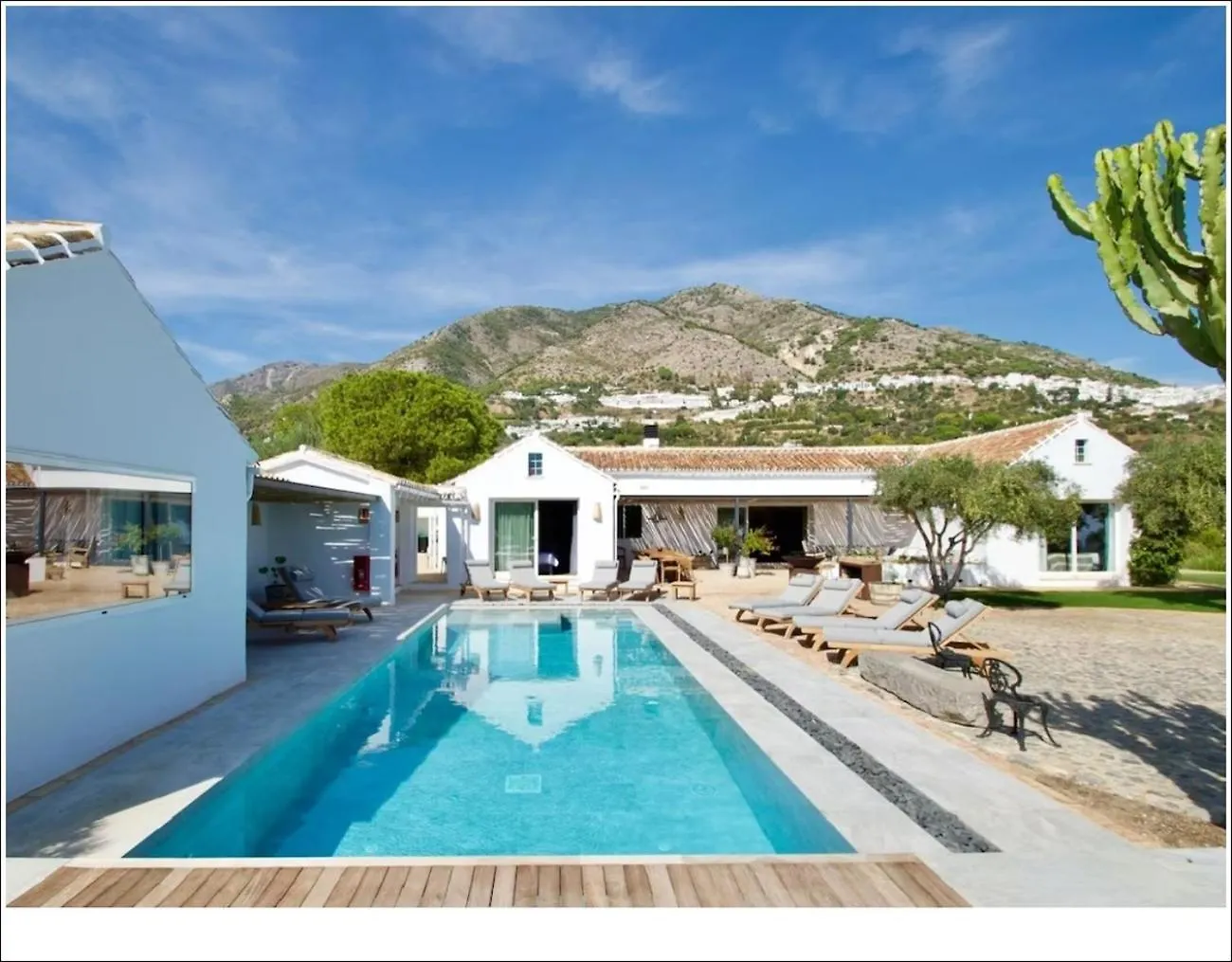 Active Seaside Escape Stay By The Waves Málaga